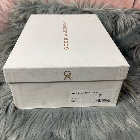 Good American Clear Wedge Thong Sandals in Chartreuse size 7 - Picture 16 of 16